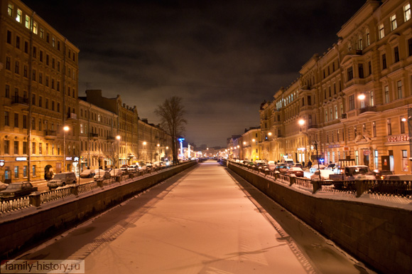 Вид с Кокушкина мосту в сторону Вознесенского моста Вид с Кокушкина мосту в сторону Вознесенского моста