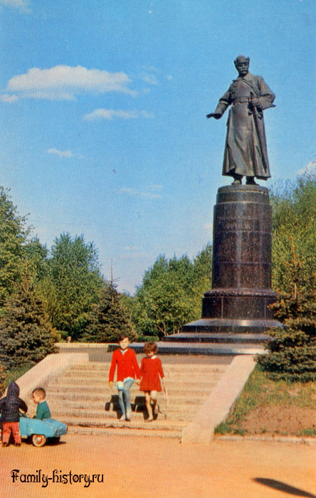 Иваново. Памятник М.В. Фрунзе. Скульптор Ю. Нерода. Архитектор А. Ростковский.
Фото М. Ольхина. Иваново. Памятник М.В. Фрунзе. Скульптор Ю. Нерода. Архитектор А. Ростковский.
Фото М. Ольхина.