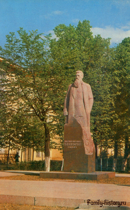 Иваново. Памятник Фёдору Афанасьеву – одному из руководителей революционной борьбы рабочих Иваново-Вознесенска. Скульптор В. Шмелев. Архитектор А. Смирнов.
Фото М. Ольхина. Иваново. Памятник Фёдору Афанасьеву – одному из руководителей революционной борьбы рабочих Иваново-Вознесенска. Скульптор В. Шмелев. Архитектор А. Смирнов.
Фото М. Ольхина.