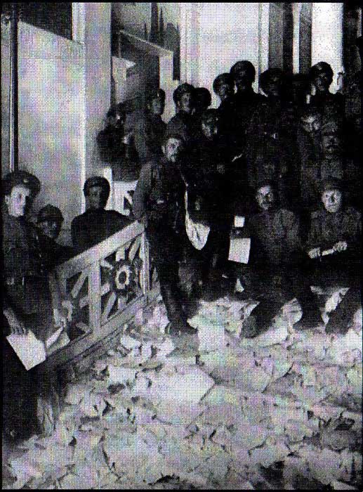 Разгром особняка Кшесинской войсками Временного правительства. 6 июля 1917 г. Разгром особняка Кшесинской войсками Временного правительства. 6 июля 1917 г.